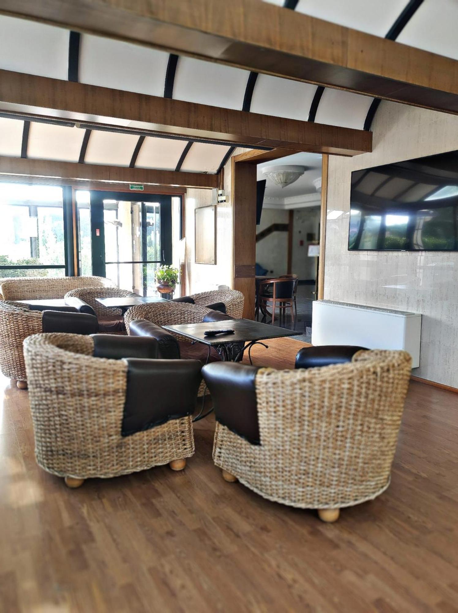 Hotel Holiday ฟอจเจีย ภายนอก รูปภาพ