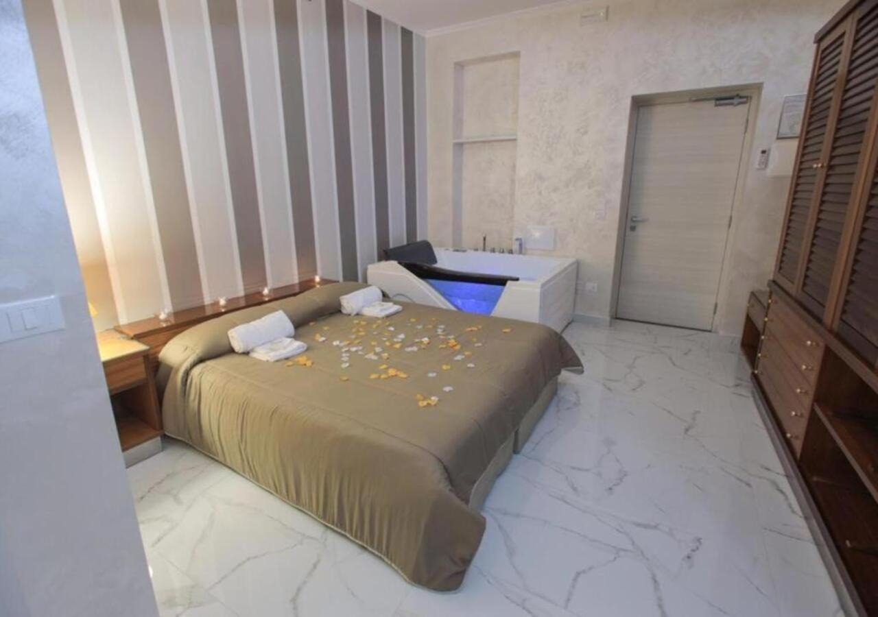 Hotel Holiday ฟอจเจีย ภายนอก รูปภาพ