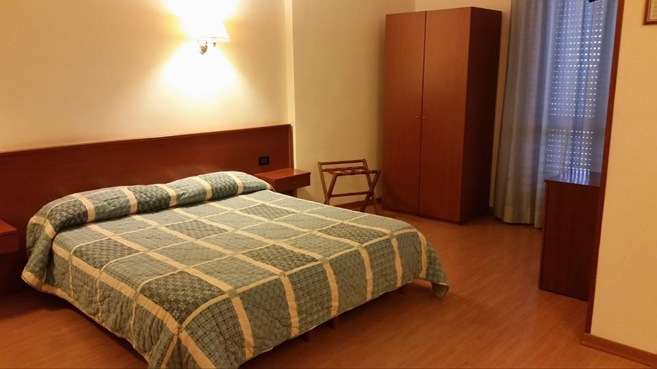 Hotel Holiday ฟอจเจีย ภายนอก รูปภาพ
